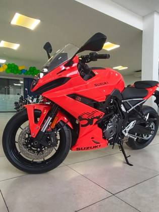 SUZUKI GSX-8R 